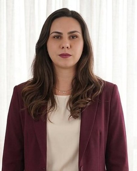 Robertha Dutra, olhando para a câmera